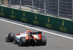 Race 2 of FIA Formula 2 kicks off in Baku