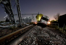 At least two dead as Greek passenger train derails - UPDATED

