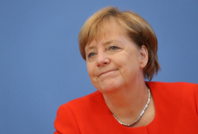 Merkel settles migrant row with allies to pursue coalition