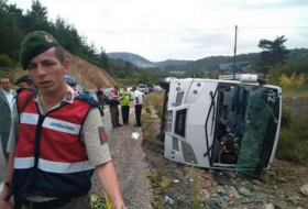 Tourist bus overturns in Turkey, 18 injured