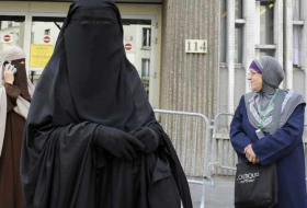Juncker’s party calls for EU-wide ban on Muslim veil