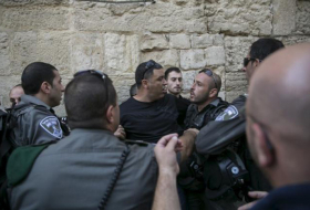 Palestinians, Israeli police clash at Jerusalem shrine for third day