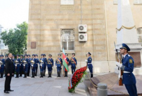Ilham Aliyev visits monument to Azerbaijan Democratic Republic 