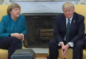 Donald Trump ignores handshake request from Angela Merkel - VIDEO