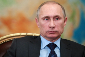 Putin visits disputed Crimea after Ukraine warns of invasion