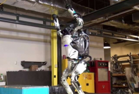 Scientist create humanoid robot can backflip and land on two feet