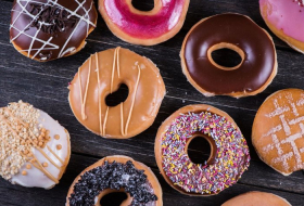 What happens to your body an hour after eating sugar?