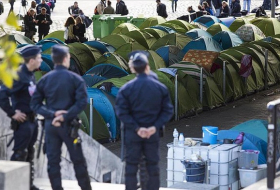 French authorities clear Paris refugee camps