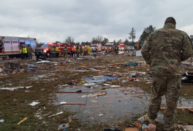 Report: One dead as tornadoes lash central U.S.