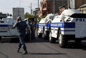 Talks underway with gunmen who seized Yerevan police station