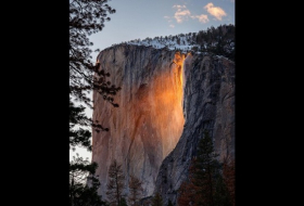 `Firefall` optical illusion lights up Yosemite National Park